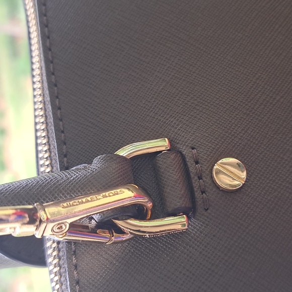 Michael Kors Olive Green Leather Shoulder/ Crossbody Bag Excellent Used Cond. - Picture 11 of 15